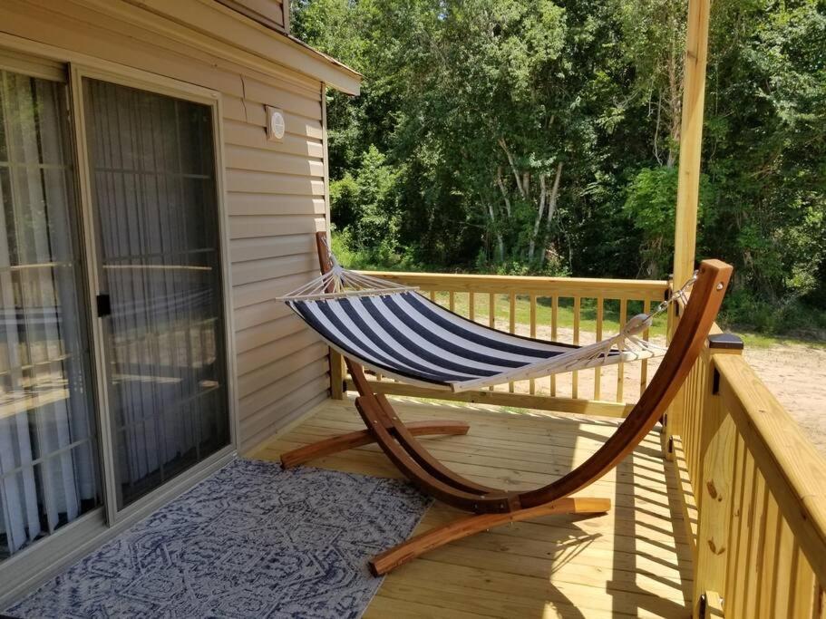 Tiny Home With Hammock Loft Bbq And Yard Phenix City Ngoại thất bức ảnh
