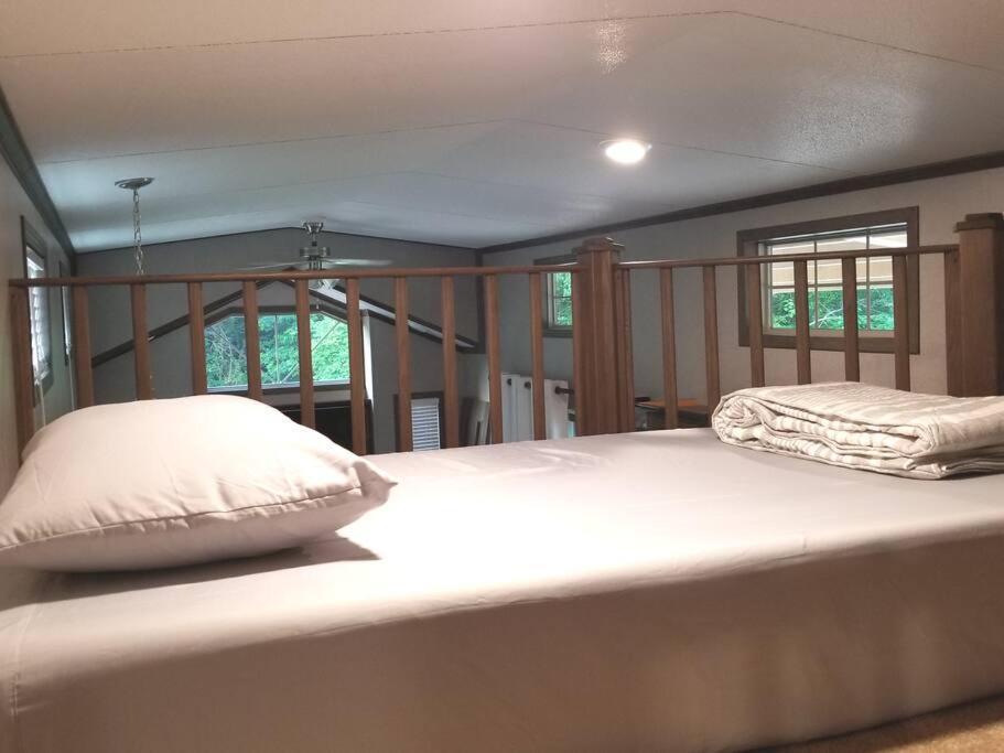 Tiny Home With Hammock Loft Bbq And Yard Phenix City Ngoại thất bức ảnh